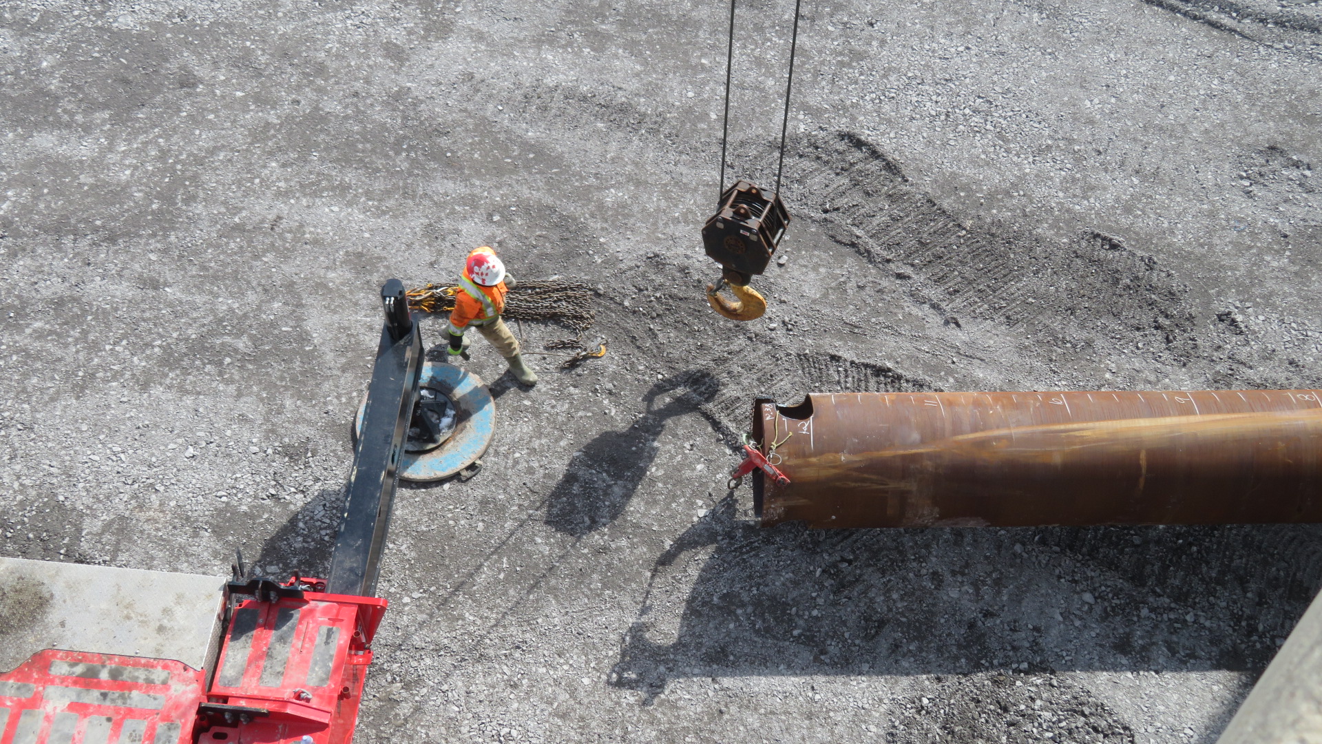 Preparing to hook-up the caisson liner to the crane
