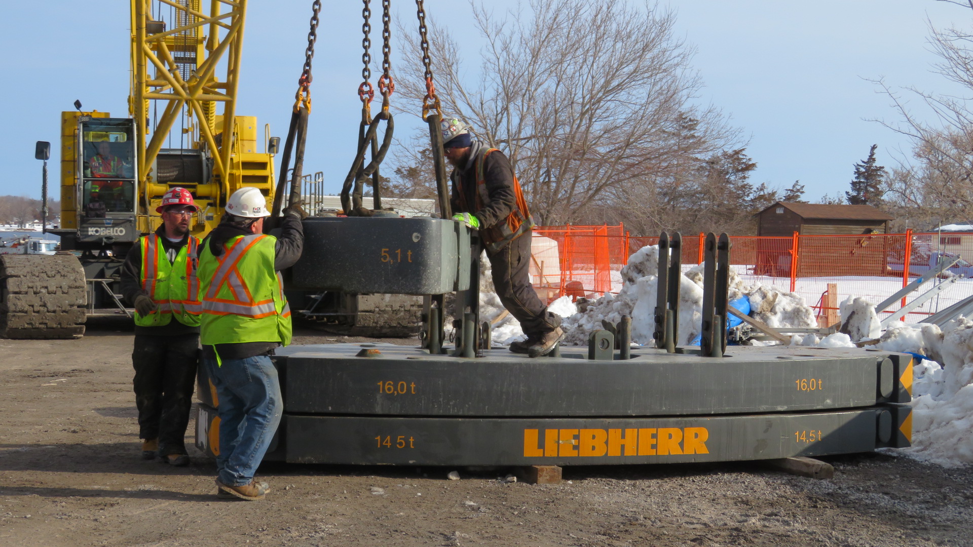 Putting the counter weights together for the second 200-ton crane