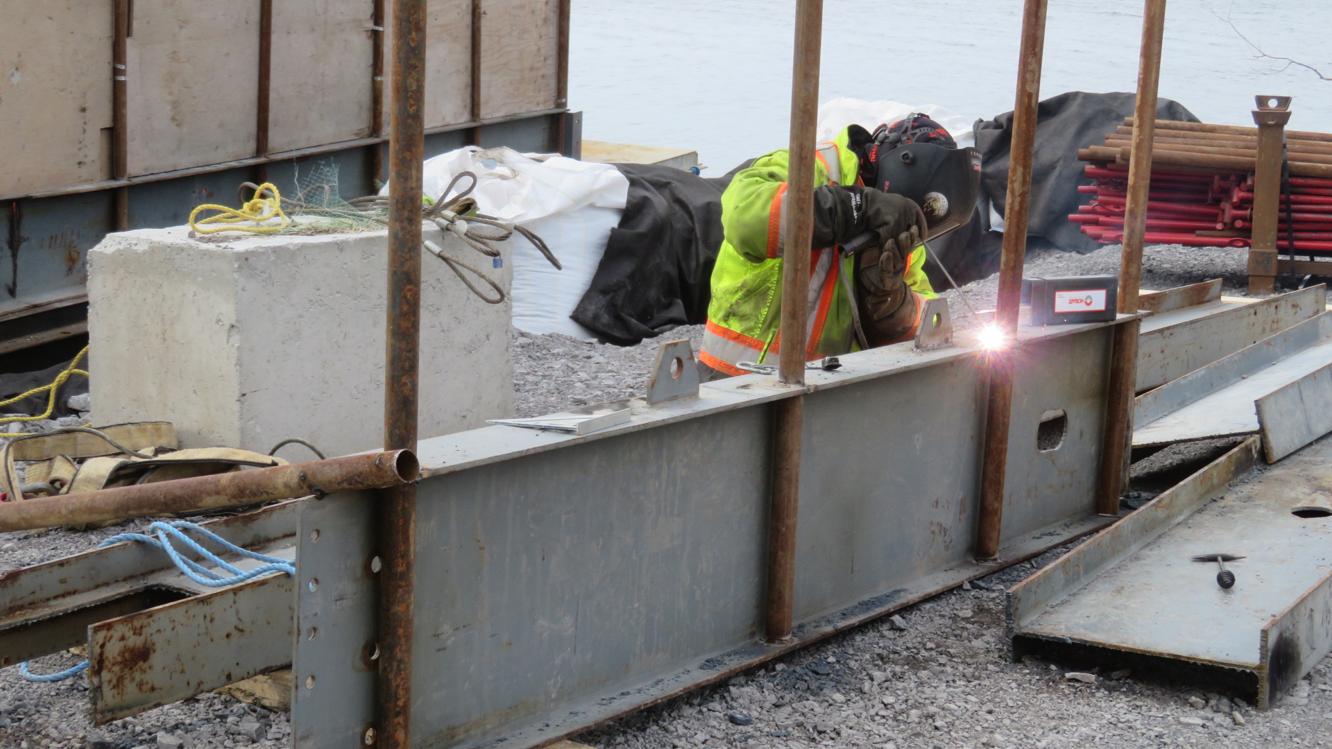 Preparing a section of the demolition barge