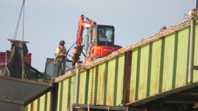 Bridge deck demolition / containment bin