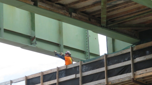 Starting to remove the girder