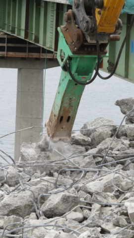 Close-up ,hoe-ramming the ballast wall