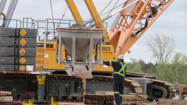 Lowering the concrete hopper onto the barge