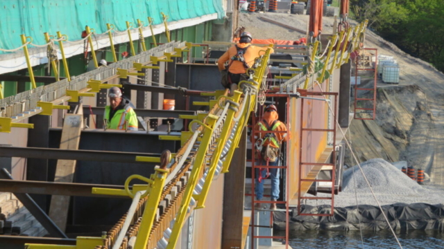 Close-up, moving the girder into position