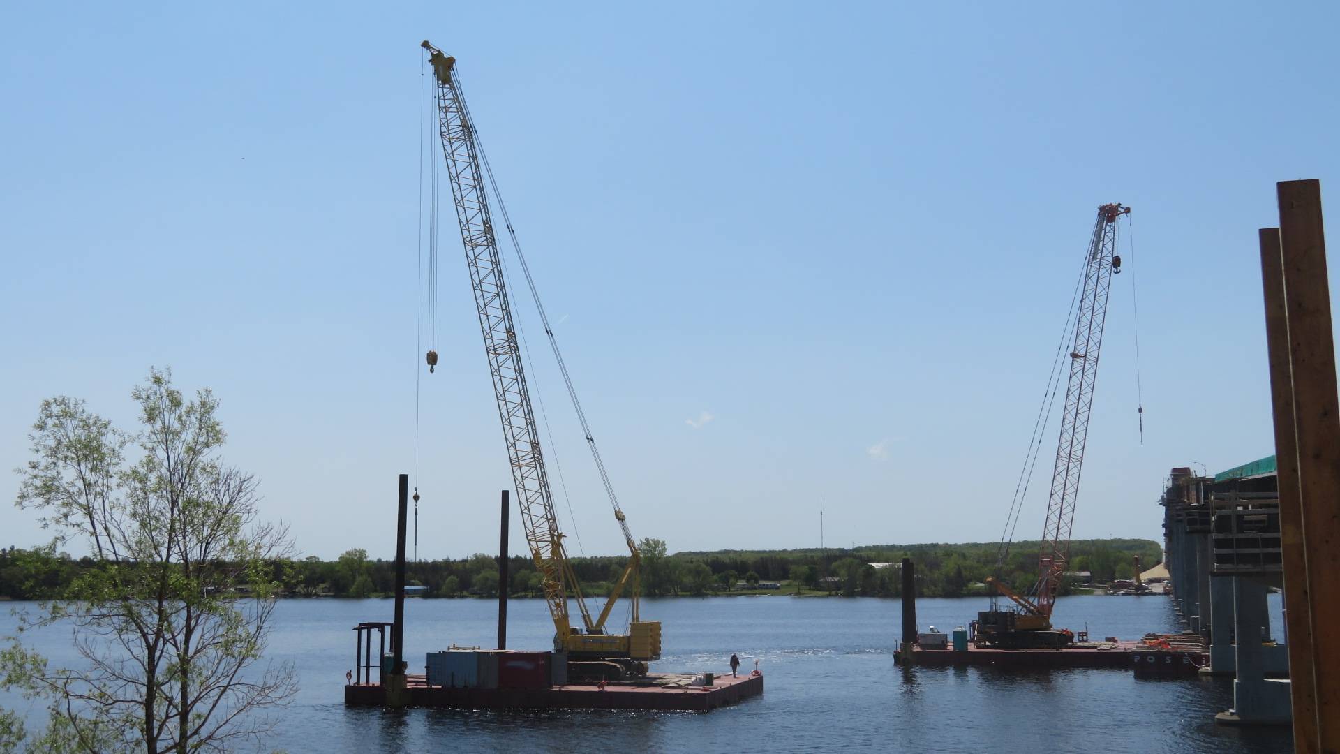 Moving the crane and barge into place