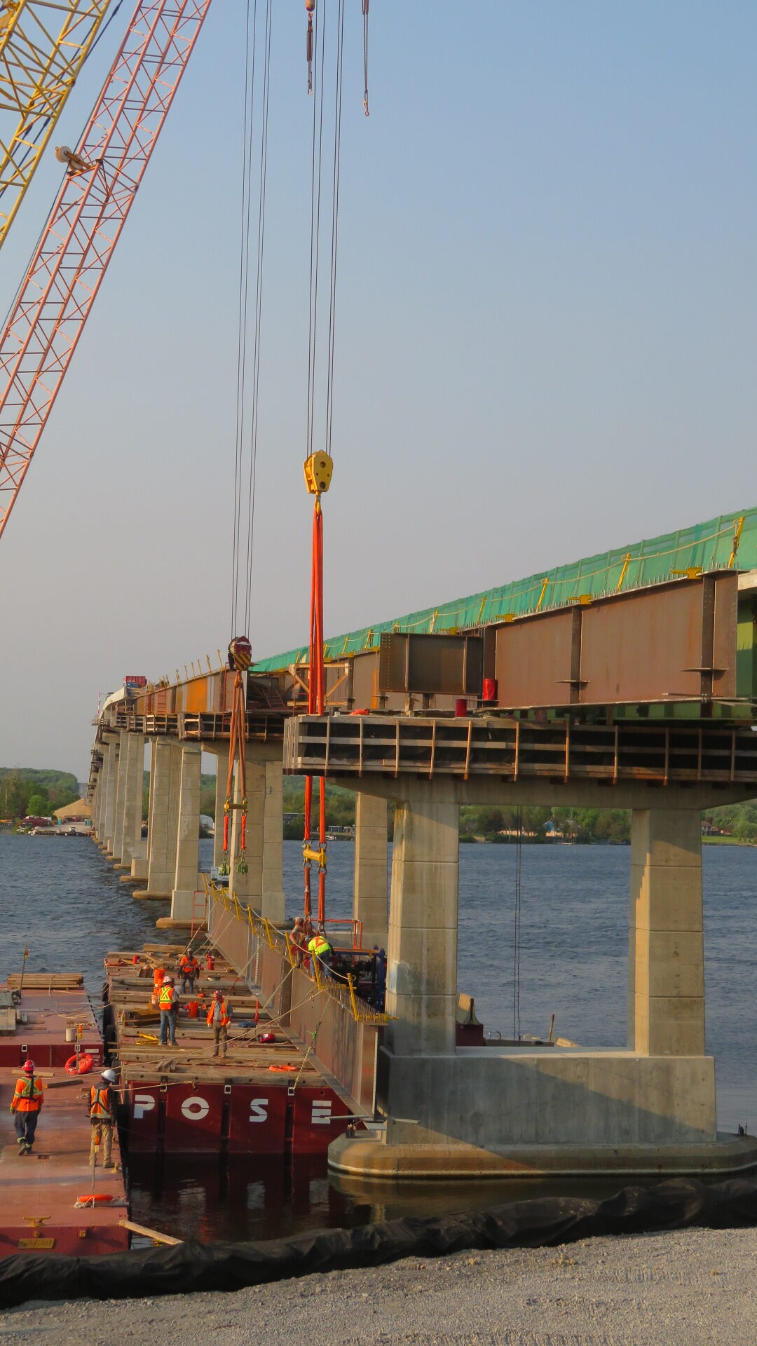Preparing to lift the girder with both 200-ton cranes