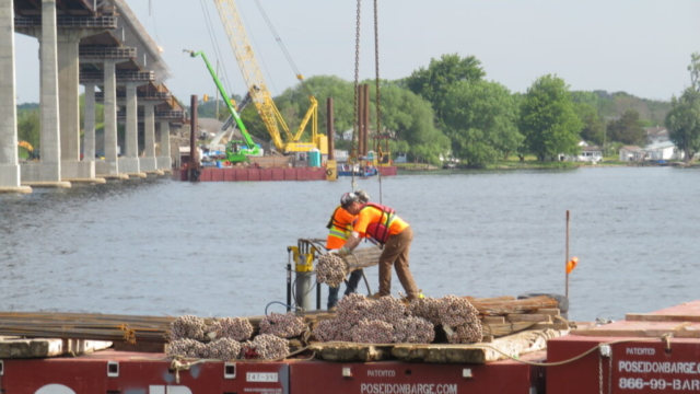 Lowering the rebar to the barge