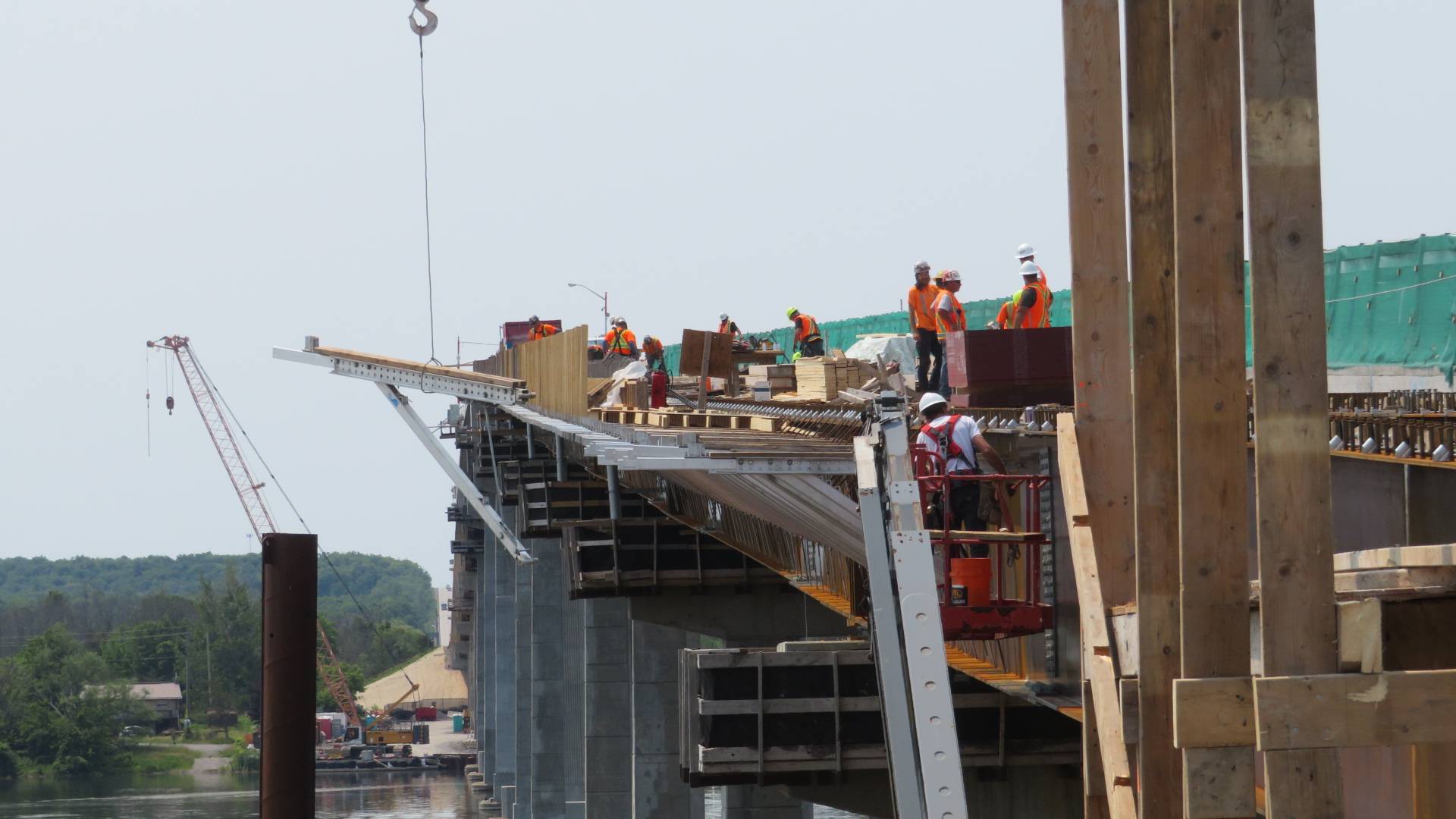 200-ton crane lifting the work platform bracket for installation