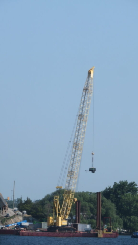 200-ton crane lifting the compressor to the bridge deck