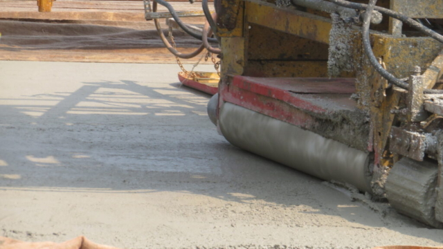 Close-up of the concrete finisher