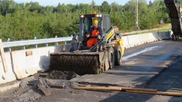 Cleaning-up the removed asphalt